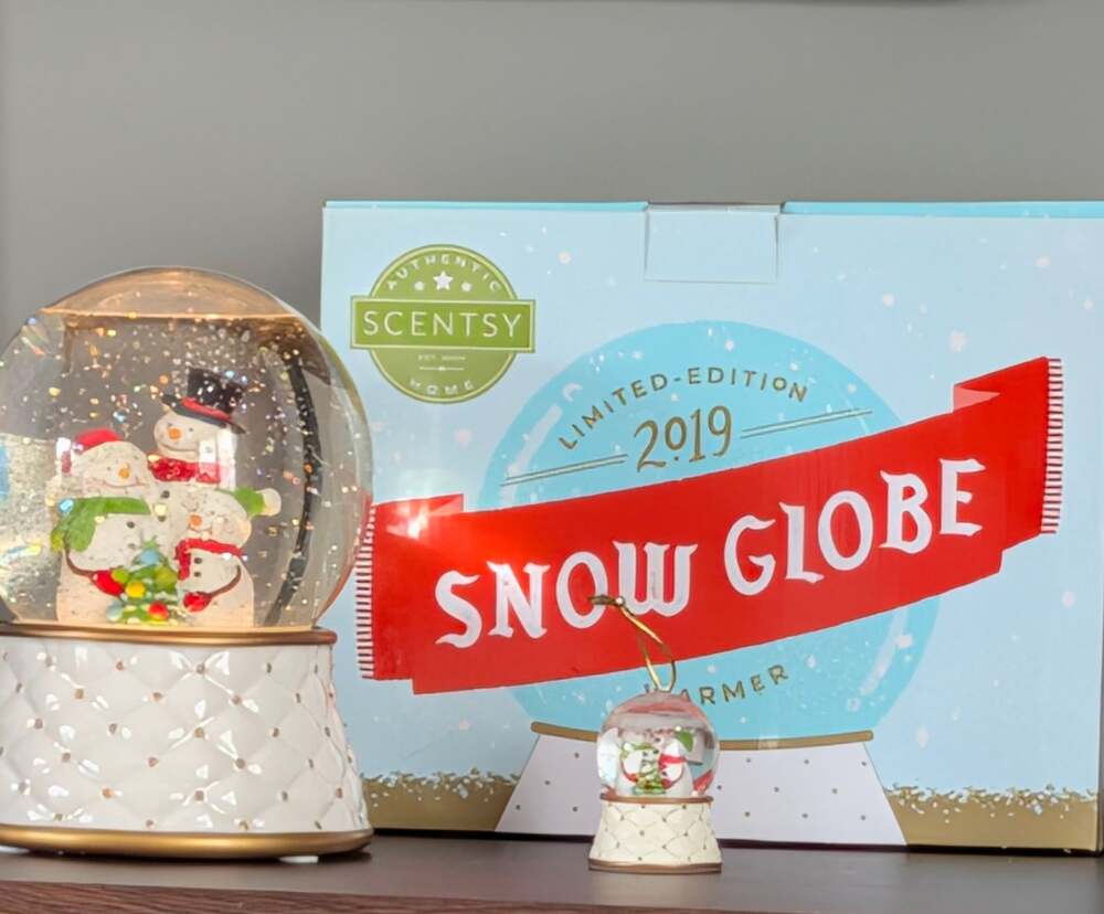 Scentsy 2019 SNOW GLOBE Wax Warmer Snowman Limited Edition Retired